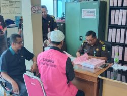 Kejari Bukittinggi serahkan berkas ke pengadilan atas kasus tindak korupsi atas nama David KasIdi 