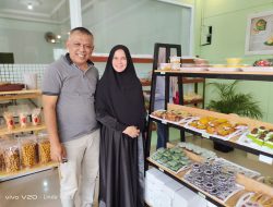 Owner Bekal Sari Desrina dan owner Moaro Food Court 