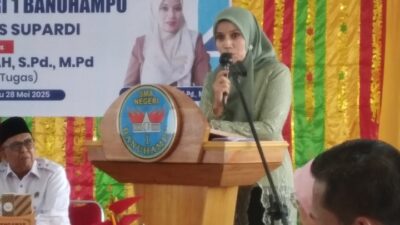 Plt kepala SMA 1 Banuhampu, Fatmida, S.Pd.M.Pd. (N)