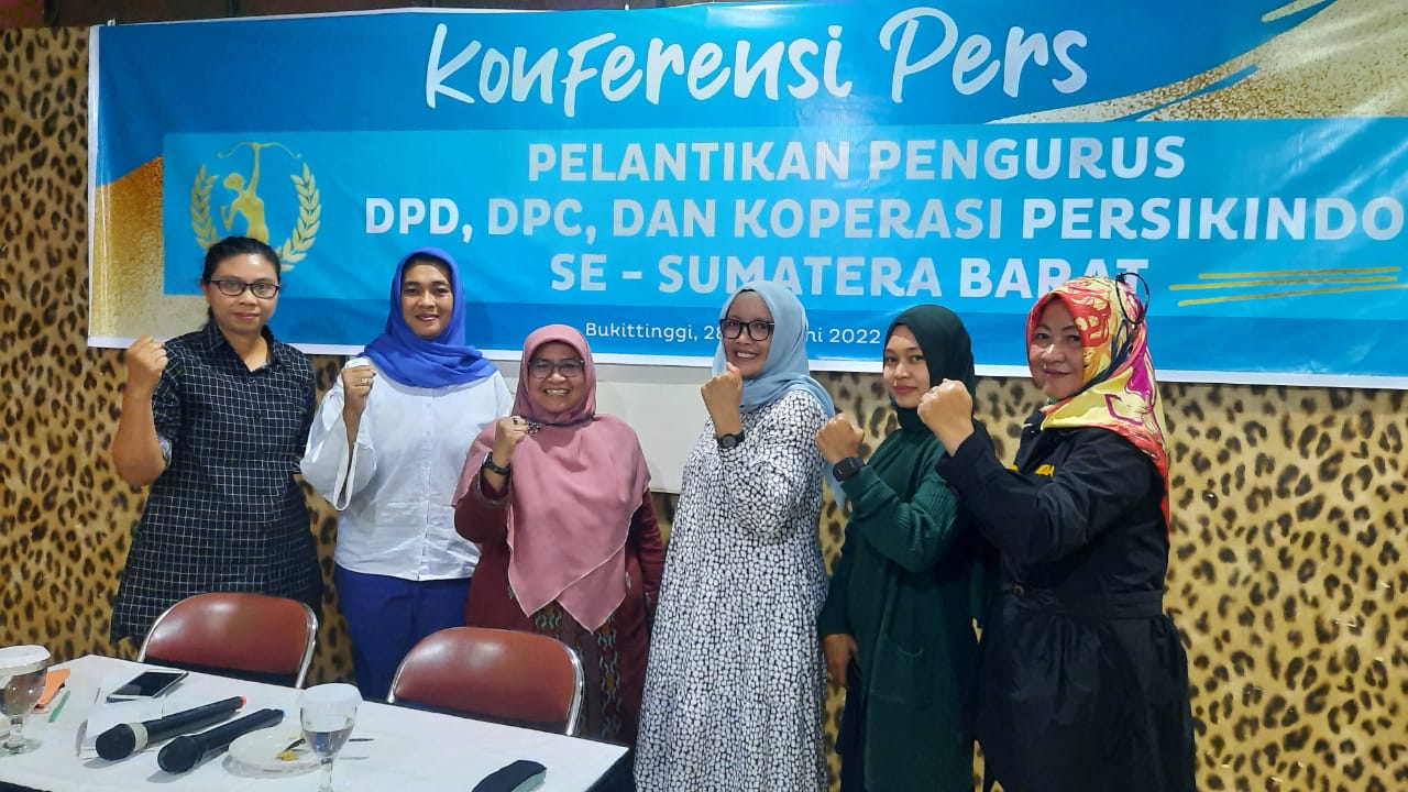 BUKITTINGGI,JamgadangNews-- Persikindo mengadakan Konferensi Pers di Nikita Hotel jalan Sudirman Bukittinggi bersama sejumlah media pada Sabtu(25/06) dengan menggelar tema Pelatihan  Pengurus DPC dan Koperasi Persikindo se Sumatera Barat. 