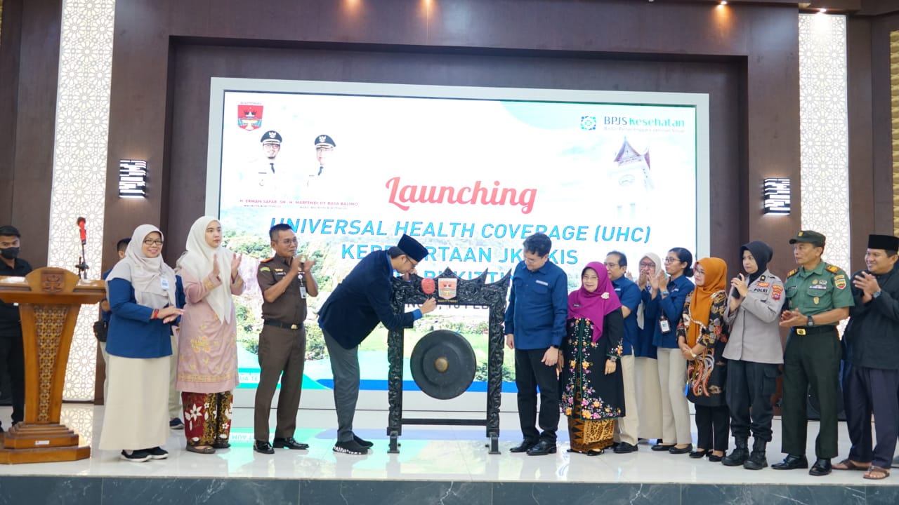 Pemko Bukittinggi Launching UHC Peserta JKN KIS