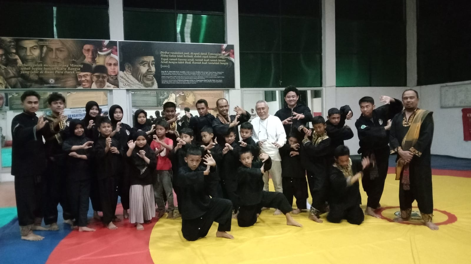 Perguruan Silat Harimau Minangkabau menerima murid untuk dilatih di Nagari Kapau Agam