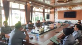 Kegiatan briefing Kalapas IIA beserta jajaran mengevaluasi kinerja dan menyusun langkah baru untuk meningkatkan kinerja