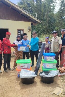 PMI Bukittinggi Salurkan Bantuan Bagi Korban Kebakaran di Kecamatan Banuhampu dan IV Angkat Canduang