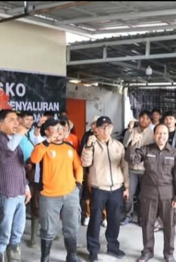 PKS Bukittinggi Turun ke Agam, Bersihkan Mushala dan Salurkan Bantuan untuk Korban Banjir