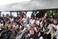 Pedagang Pasar Bawah Bukittinggi Antar Seribuan Nasi Bungkus ke Korban Banjir Bandang Malalo dan Saniang Baka