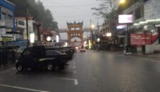 Kota Bukittinggi Mulai siang hari tadi diguyur hujan beserta petir