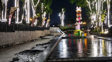 Kondisi seputar Taman jam gadang Bukittinggi sedang dalam perbaikan, Selasa (26/10/2026).